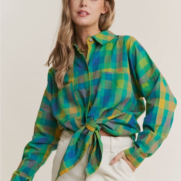 Green casual button-down top - Picture 2 of 4